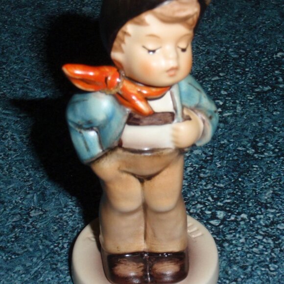 "Lucky Fellow" Goebel Hummel Figurine #560 TMK7 - ADORABLE CHRISTMAS GIFT! - Picture 2 of 9
